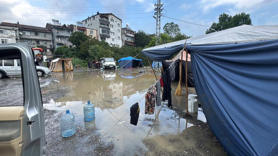 Şiddetli Yağış Mevsimlik İşçilerin Yaşamını Felç Etti: Çadırlarda Büyük Mağduriyet