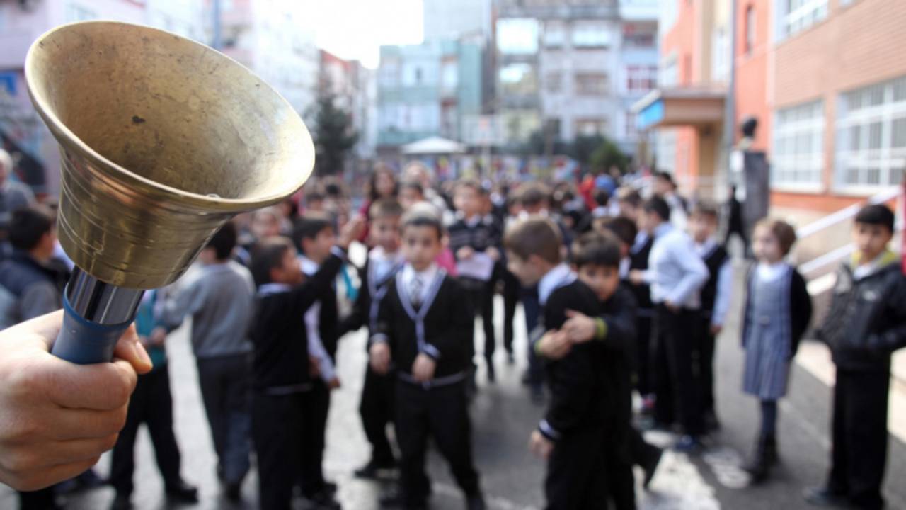 İstanbul'da Okul Ders Saatleri Değişti: Milyonlarca Öğrenciyi İki Kat Daha Çok Etkileyecek Güncelleme