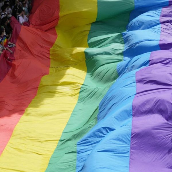 Tayland parlamentosu eşcinsel evlilik yasasını ezici çoğunlukla onayladı