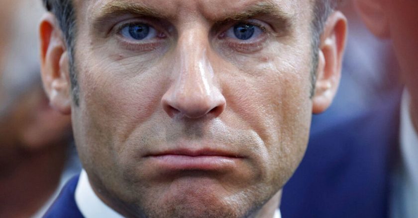 Macron boks yeteneğini fotoğraflarla sergileyerek ne demek istiyor?