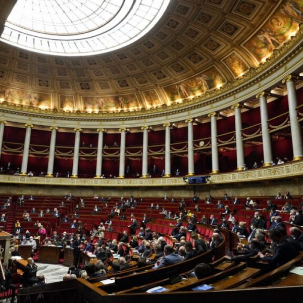Fransa parlamentosu “1961 Paris katliamını” kınayan bir karar tasarısını kabul etti