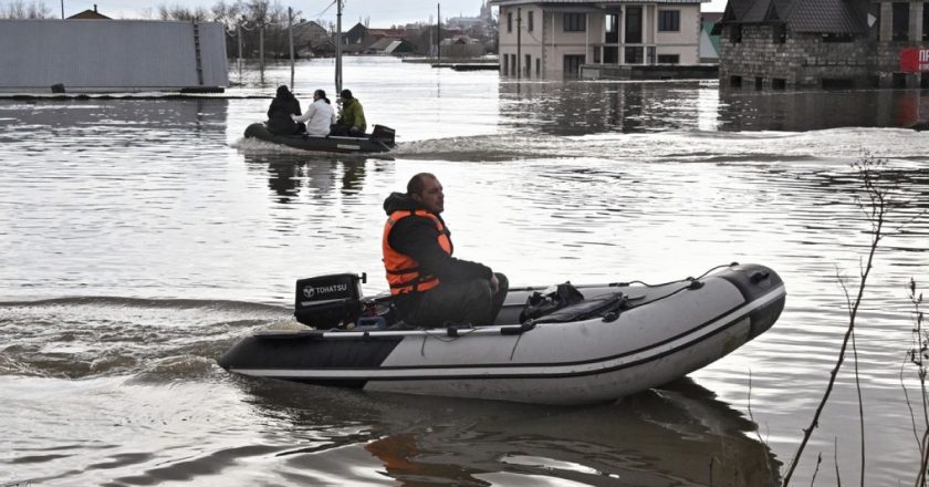 Rusya'nın Urallar bölgesinde sel: Binlerce kişi tahliye edildi