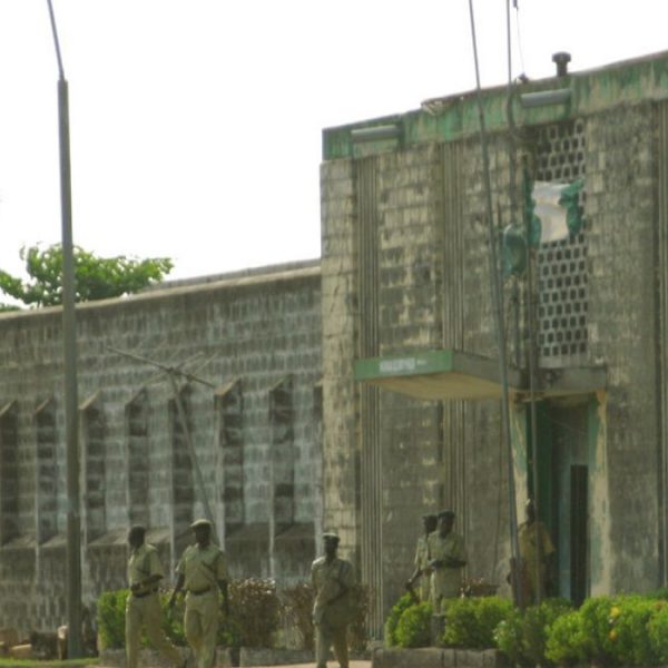 Nijerya: Şiddetli yağışlardan zarar gören 100'den fazla mahkum hapishaneden kaçtı
