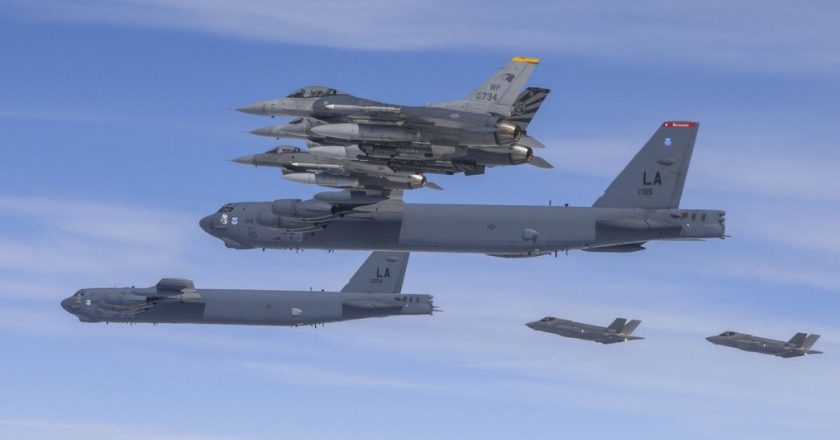 ABD ve Güney Kore 100 savaş uçağının yer aldığı hava tatbikatlarına başladı