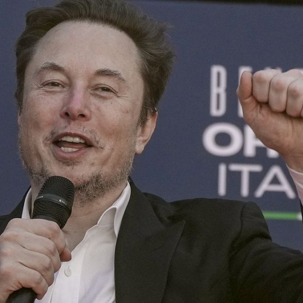 Mahkeme, Elon Musk'un Tesla'dan alacağı 55 milyar dolarlık ikramiye paketini yasakladı