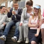 Alkol, elektronik sigara, esrar: Gençler arasında madde kullanımı artıyor;  Riskler nasıl azaltılır?