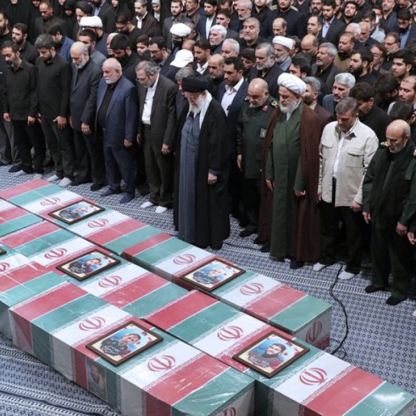 İran, Suriye'deki askeri varlığını azalttı, yerine Lübnanlı ve Iraklı savaşçılar geldi