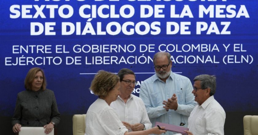 Kolombiya'daki ELN, barış görüşmelerinin yeniden başlatılması için olağanüstü toplantı çağrısında bulunuyor