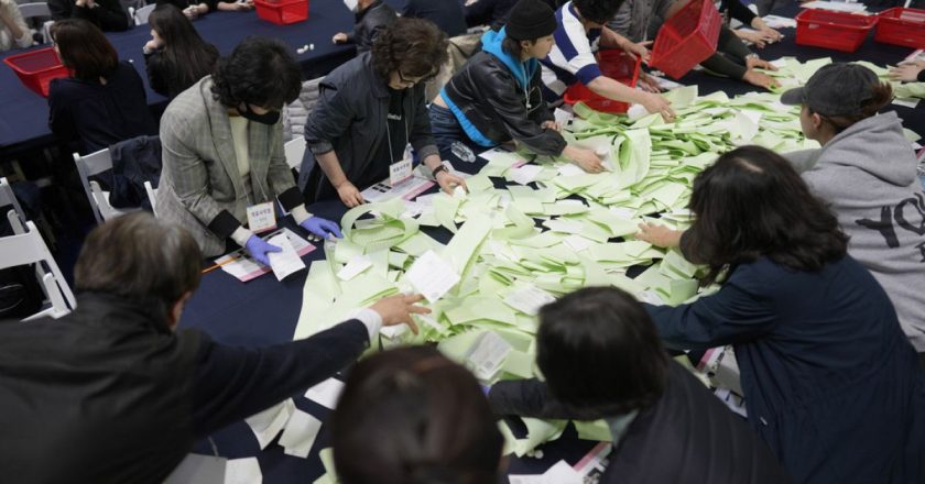 Güney Kore'de seçimler: Liberal muhalefet partileri parlamentoda çoğunluğu elde edecek