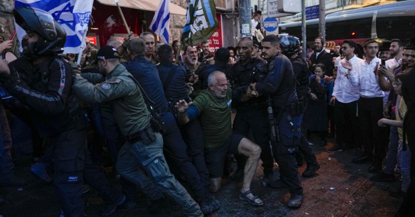İsrail'deki en büyük Netanyahu karşıtı protesto: Göstericiler ateşkes çağrısında bulundu