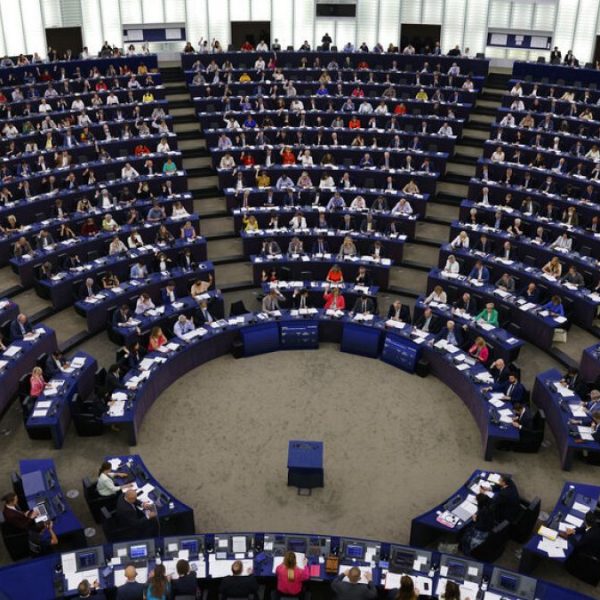 AB anketine göre Avrupa Parlamentosu seçimlerine katılım bu kez yüksek olacak
