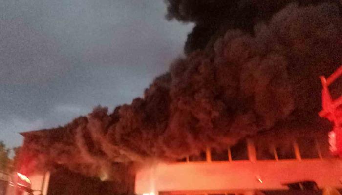 SON HABERLER |  İzmir'de fabrikada yangın!  Atatürk Organize Sanayi Bölgesi'nden dumanlar yükseliyor