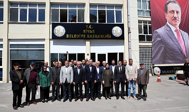 Sivas Belediyesi girişindeki tabela değiştirilerek TC – GÜNDEM ibaresi eklendi.