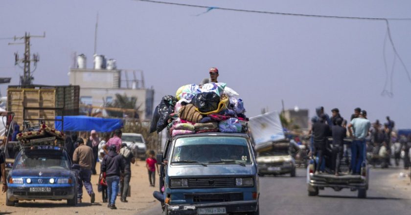 BM'ye göre 80 bin kişi Refah'tan ayrıldı, Gazze'de kurulan iskeleye ilk insani yardım geliyor