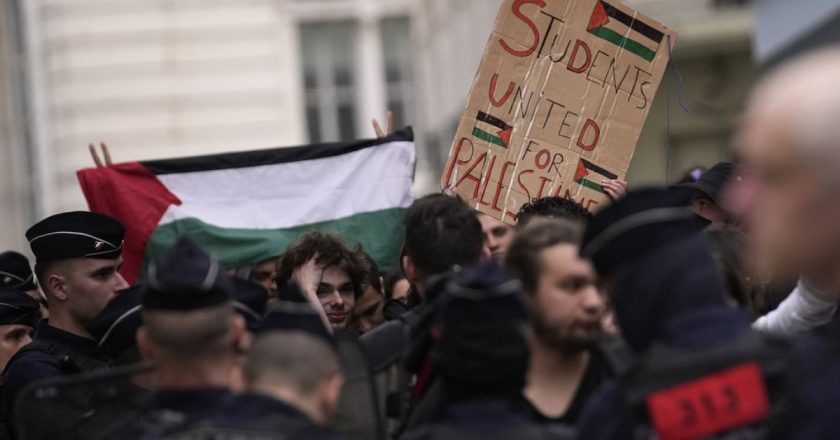 Fransa'da Gazze yanlısı protestoların yapıldığı Sciences Po'ya mali yaptırımlar