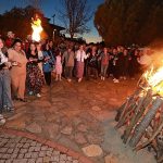 Efes Selçuk, İsabey Mahallesi'nde düzenlenen şenlikle Hıdırellez heyecanını yaşadı.  Efes Selçuk Belediyesi'nin düzenlediği festival coşku ve keyifle gerçekleşti – GÜNDEM