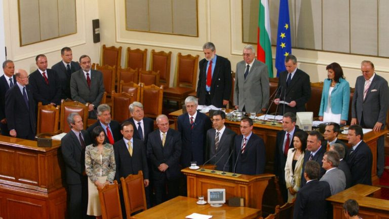 Bulgaristan'da son üç yılda yedinci kez seçimler yapılıyor: Siyasi çıkmaz AB ile ilişkileri karmaşıklaştırıyor