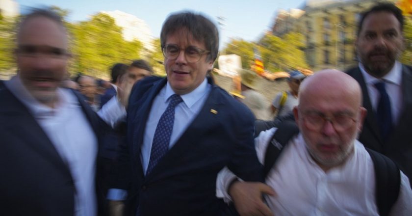 Yakalanmadan İspanya'ya giren Katalan lider Puigdemont'un Fransa ya da Belçika'ya gittiği iddia edildi.