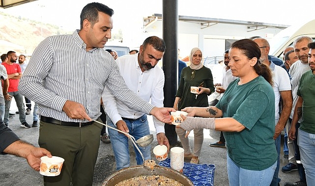 Başkan Yıldız'ın personeline aşure ikramı – GÜNDEM