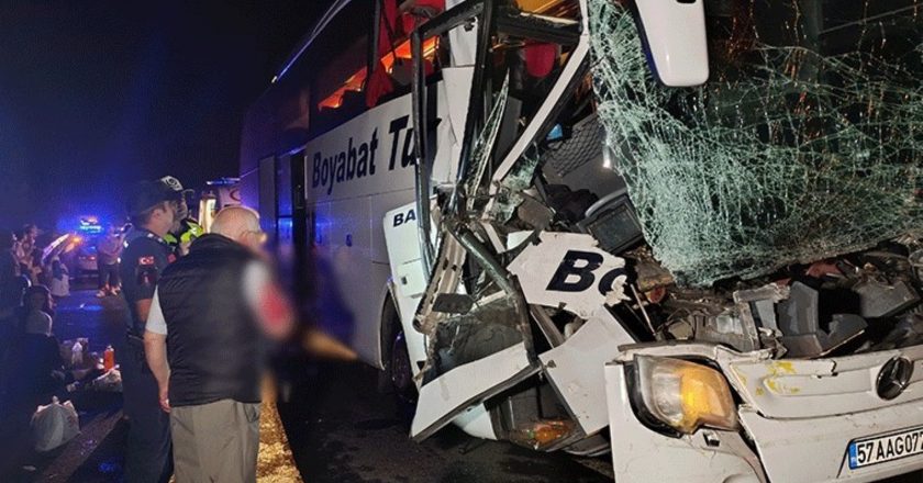 Düzce'de yolcu otobüsü kamyona çarptı: Çok sayıda yaralı var! – Türkiye'den son dakika haberleri