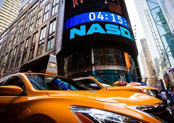 Nasdaq endeksi Tesla liderliğindeki tüm zamanların rekorunu kırdı