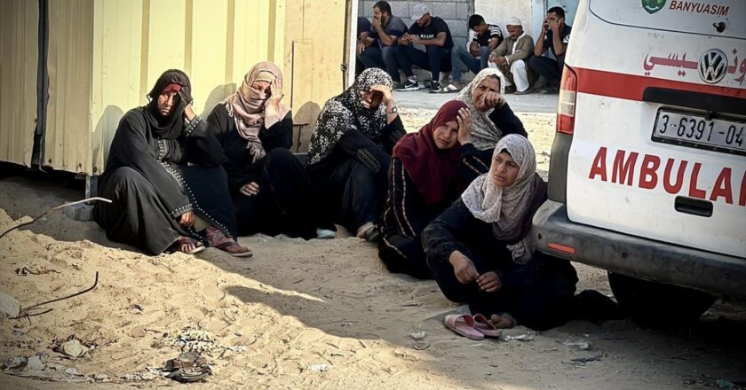 Katil İsrail Gazze’de biri hamile 3 Filistinliyi öldürdü