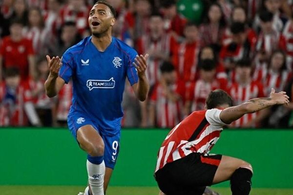 Forması paramparça oldu! UEFA Avrupa Ligi’nde geceye damga vuran pozisyon