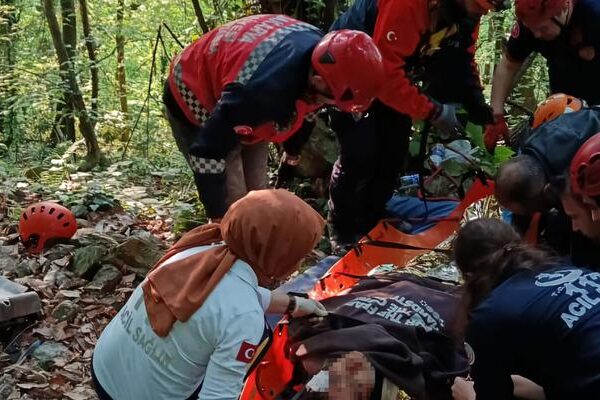 Sakarya’da feci kaza! Kontrolden çıkan UTV şarampole devrildi: 2 kişi yaralandı
