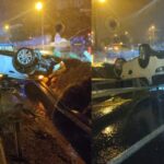 Edirne’de feci kaza! Virajı alamayarak bariyerlere çarpan otomobildeki 3 kişi yaralandı
