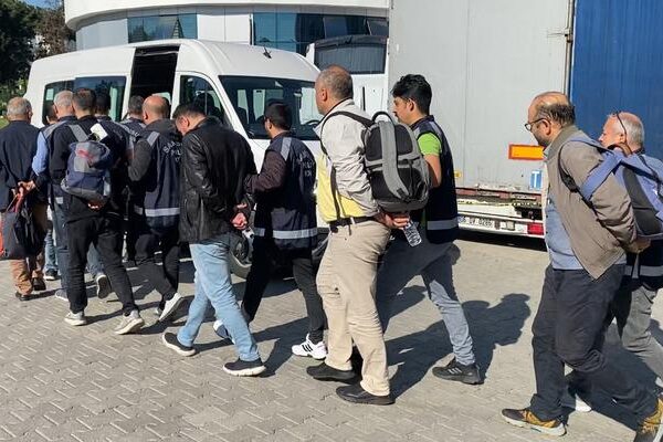 Maydonoz Döner’e bir ‘FETÖ operasyonu’ daha: Bu kez Bolu’da düğmeye basıldı! Gözaltılar var