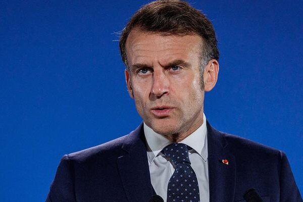 Macron’dan Pezeşkiyan’a dikkat çeken telefon! “Fransız tutukluları serbest bırakın”