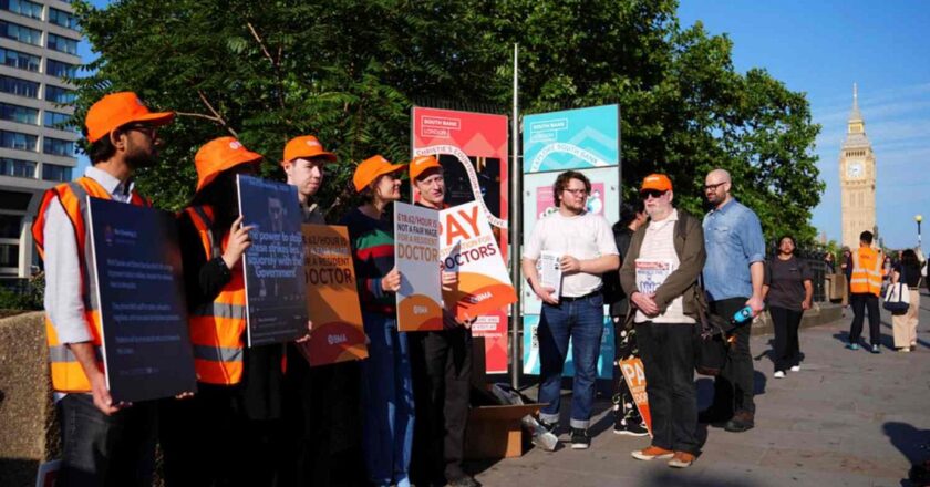 İngiltere’de doktorlardan beş günlük grev: Hükümetten tepki