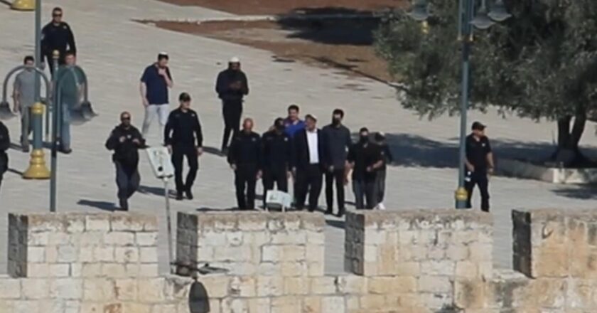 İşgalci İsrail’in Bakanı Ben-Gvir, Mescid-i Aksa’ya baskın düzenledi