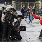Endonezya’da şiddetli protestolar: Halk neden sokakta?