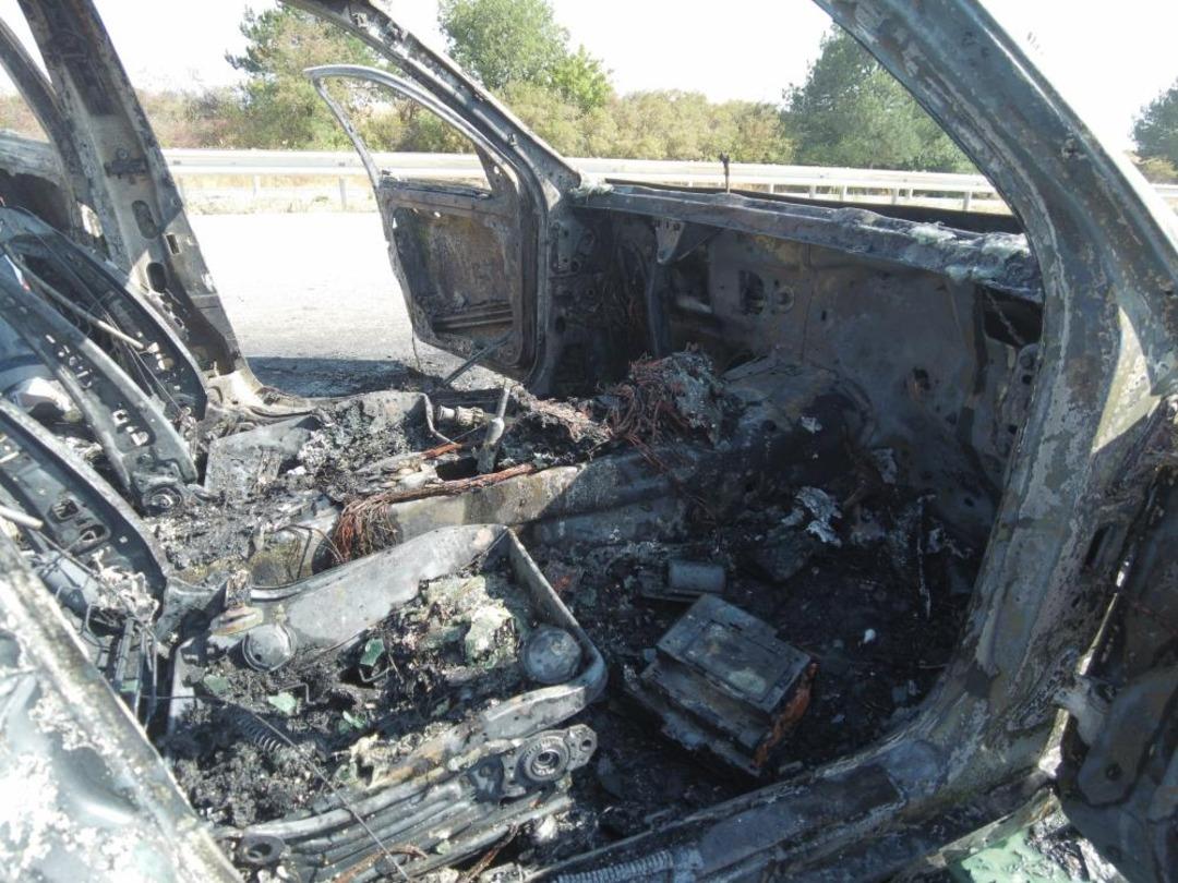 Edirne'deki araba da Flames 2'yi yaktı
