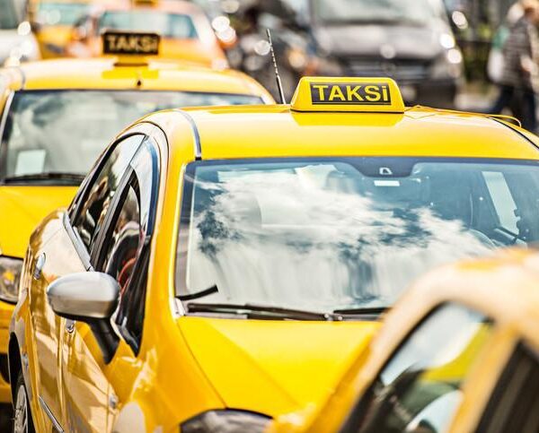İSTANBUL TAKSİMETRE ÜCRETİ ZAMLANIYOR!🚕 İstanbul taksimetre indi bindi ücreti ne kadar, kaç TL oldu? İşte İstanbul Taksi kilometre başı ücreti