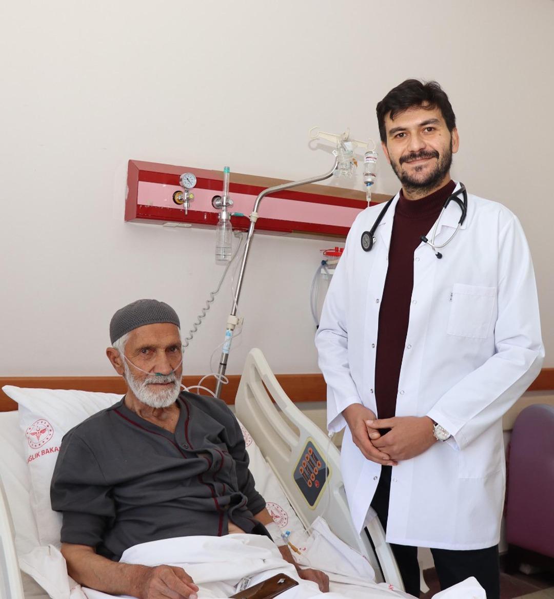 Çok nadir bir olay! Nefes alamadığını söyleyerek acile gitti: Kalbinden 1 litre sıvı çekildi.