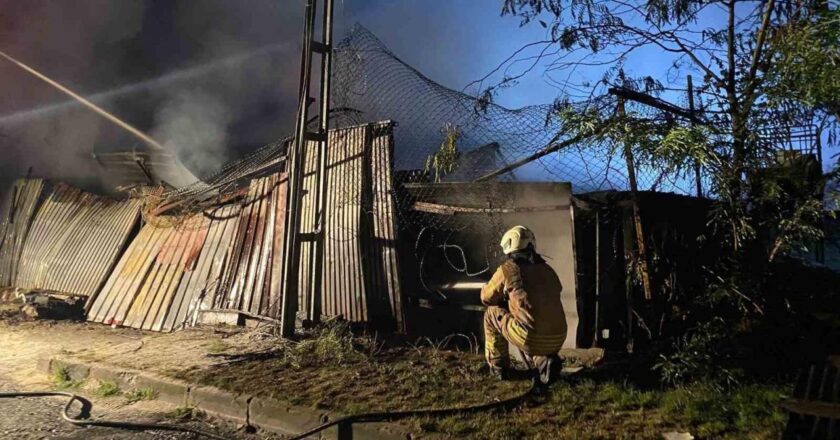 Küçükçekmece’de halı yıkama atölyesinde yangın