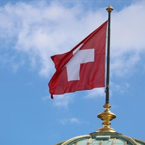 İsviçre’de mahkeme Cumhurbaşkanı Erdoğan’ı hedef gösteren pankartı açanların cezasını onadı