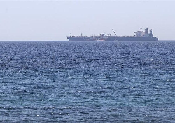 Hürmüz Boğazı’nda hareketlilik! İran petrol tankerine el koydu