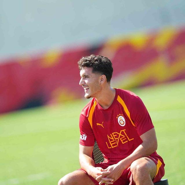 Galatasaray’ın yeni transferi Deniz Gül, ilk antrenmanına çıktı